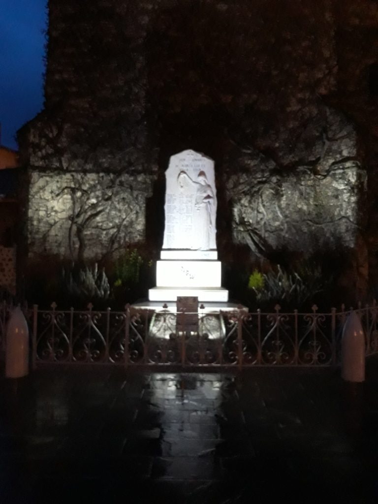 Mise en lumière architectural monument aux morts Marcilloles